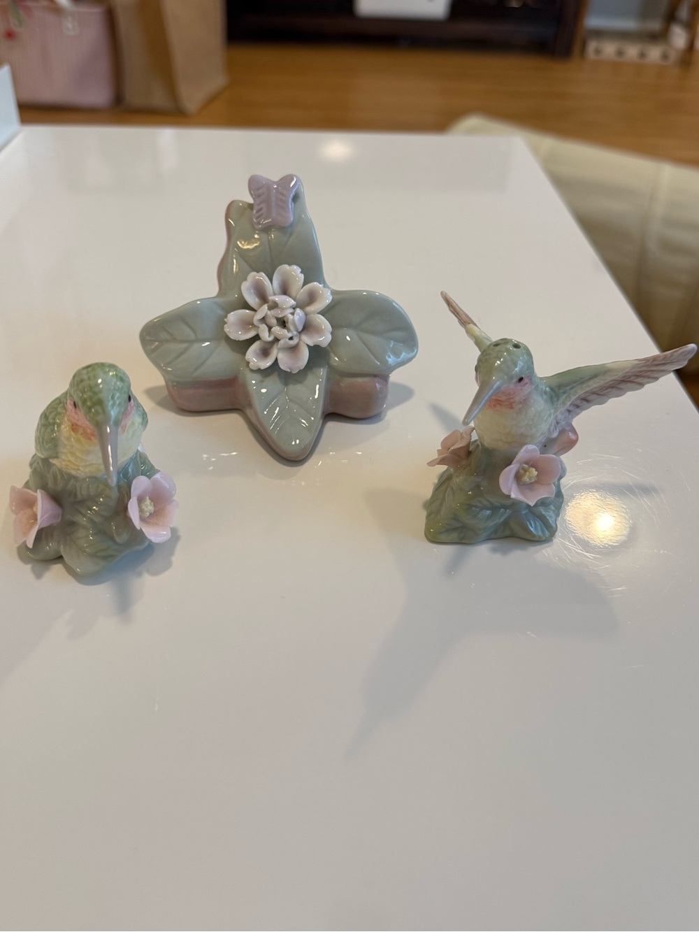 Vintage Pastel Green Ceramic Hummingbird Salt & Pepper Sha Set with Pink Flowers
